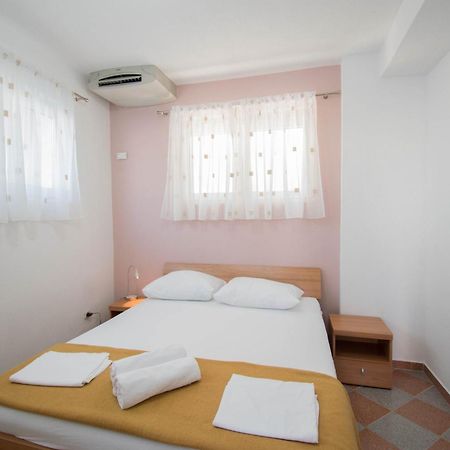 Villa Kameni Dvori Baska Voda Bilik gambar