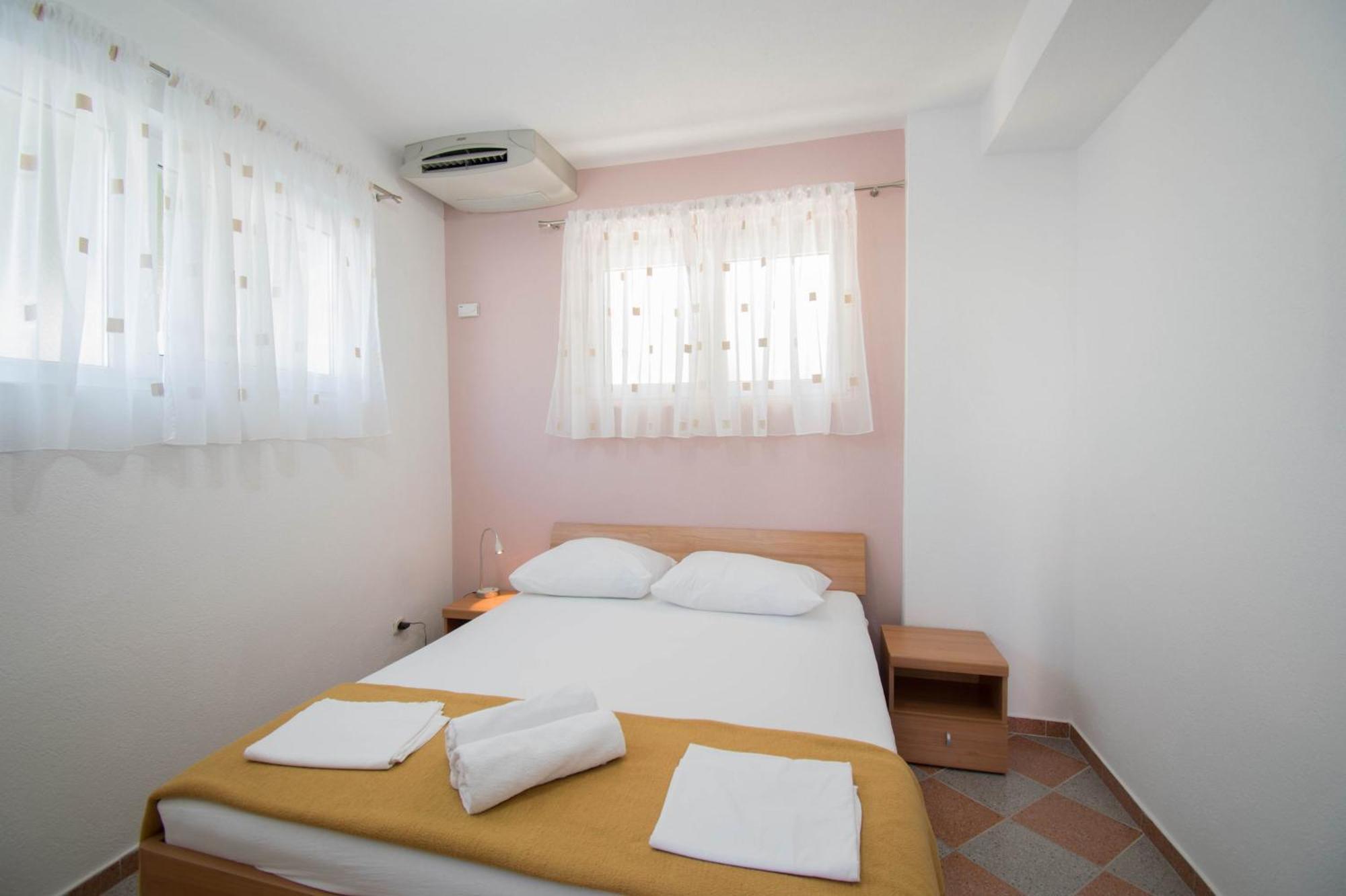 Villa Kameni Dvori Baska Voda Bilik gambar
