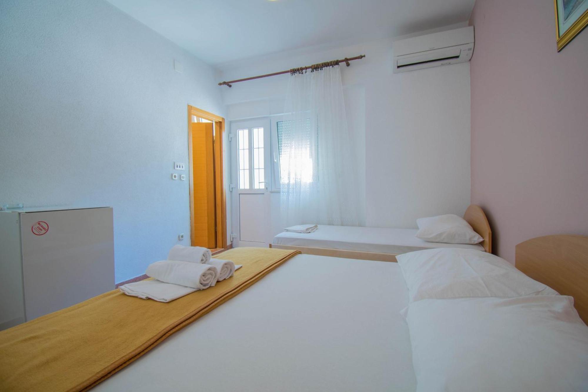 Villa Kameni Dvori Baska Voda Bilik gambar
