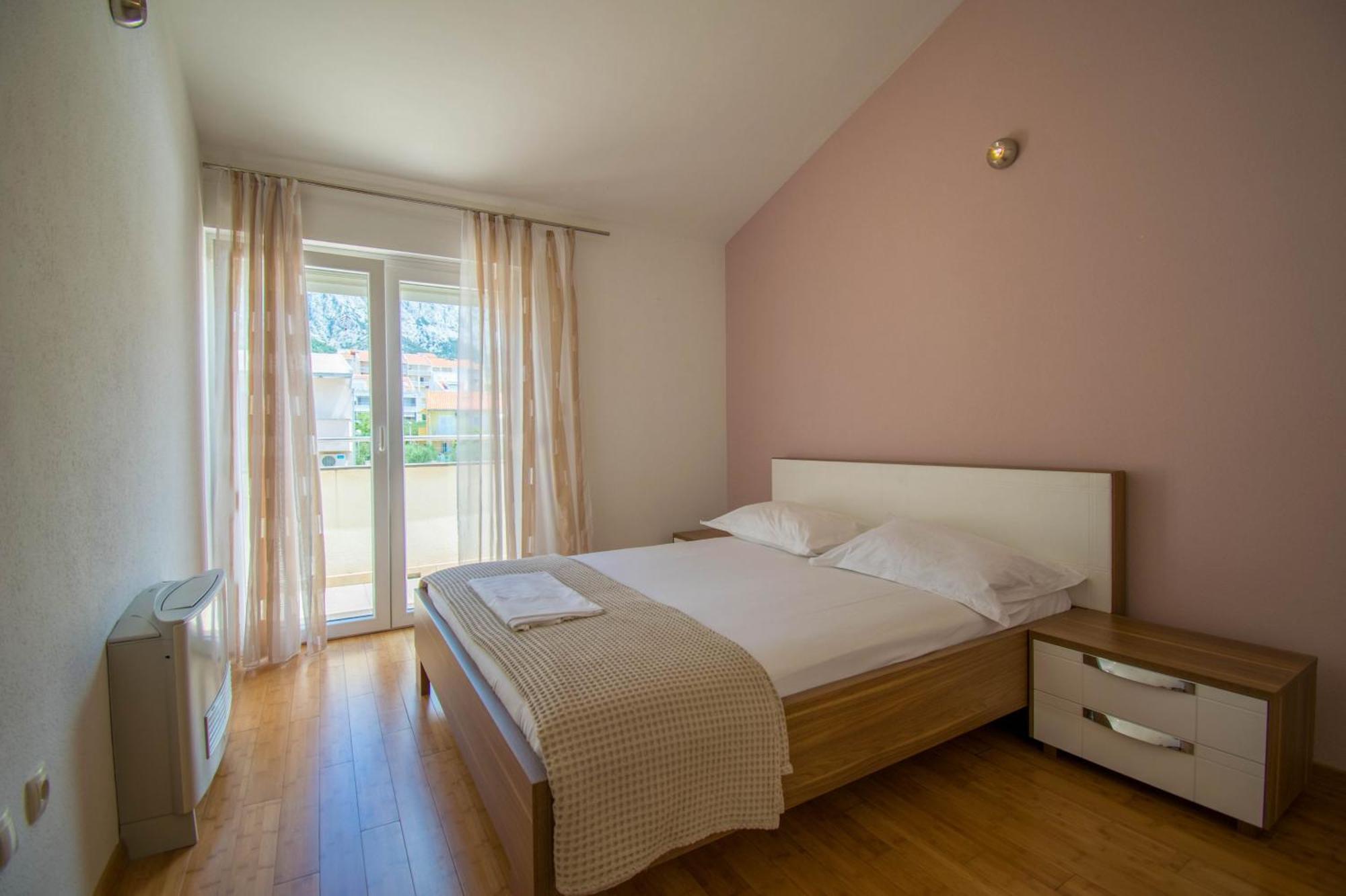 Villa Kameni Dvori Baska Voda Bilik gambar
