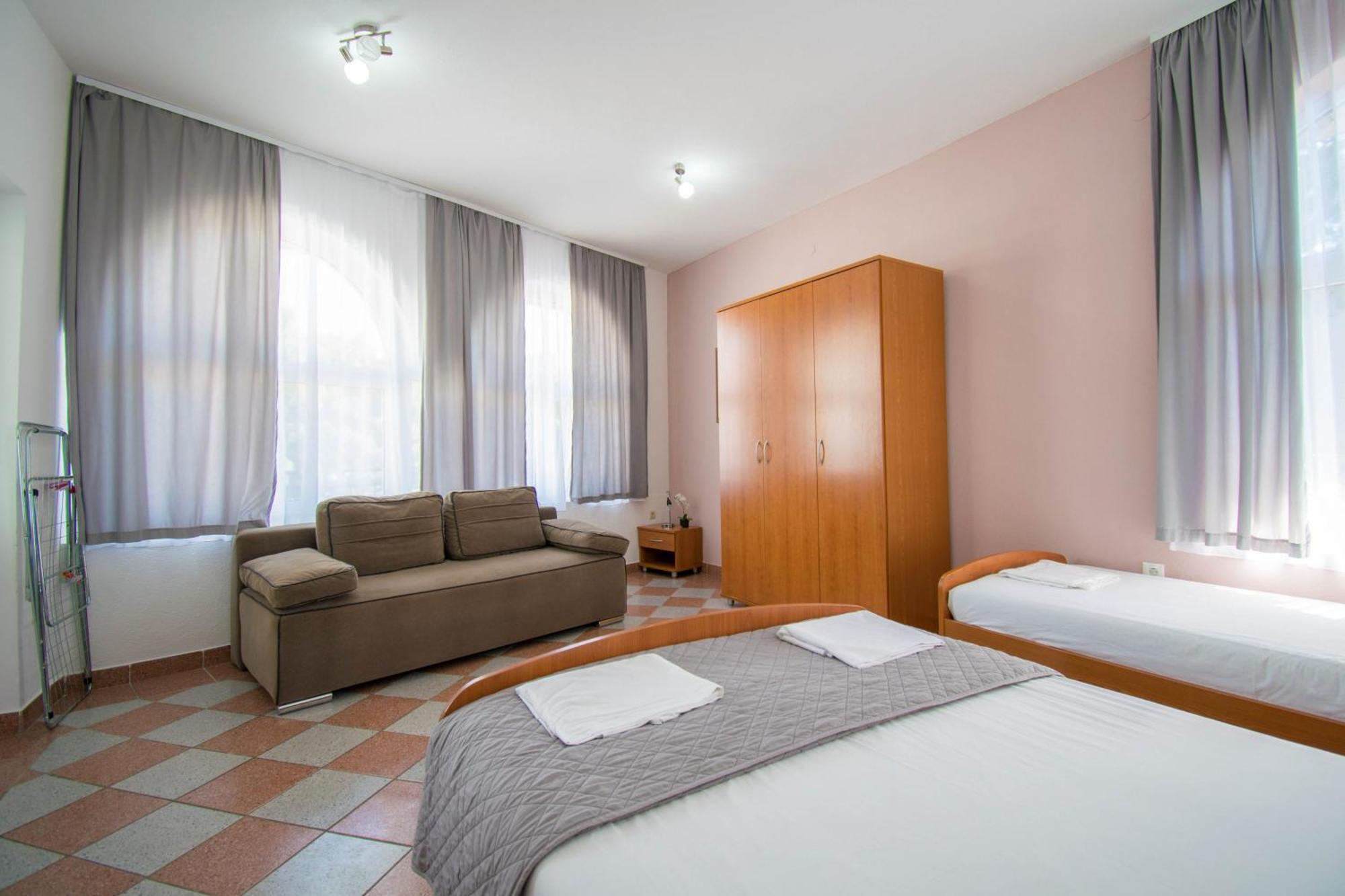 Villa Kameni Dvori Baska Voda Bilik gambar