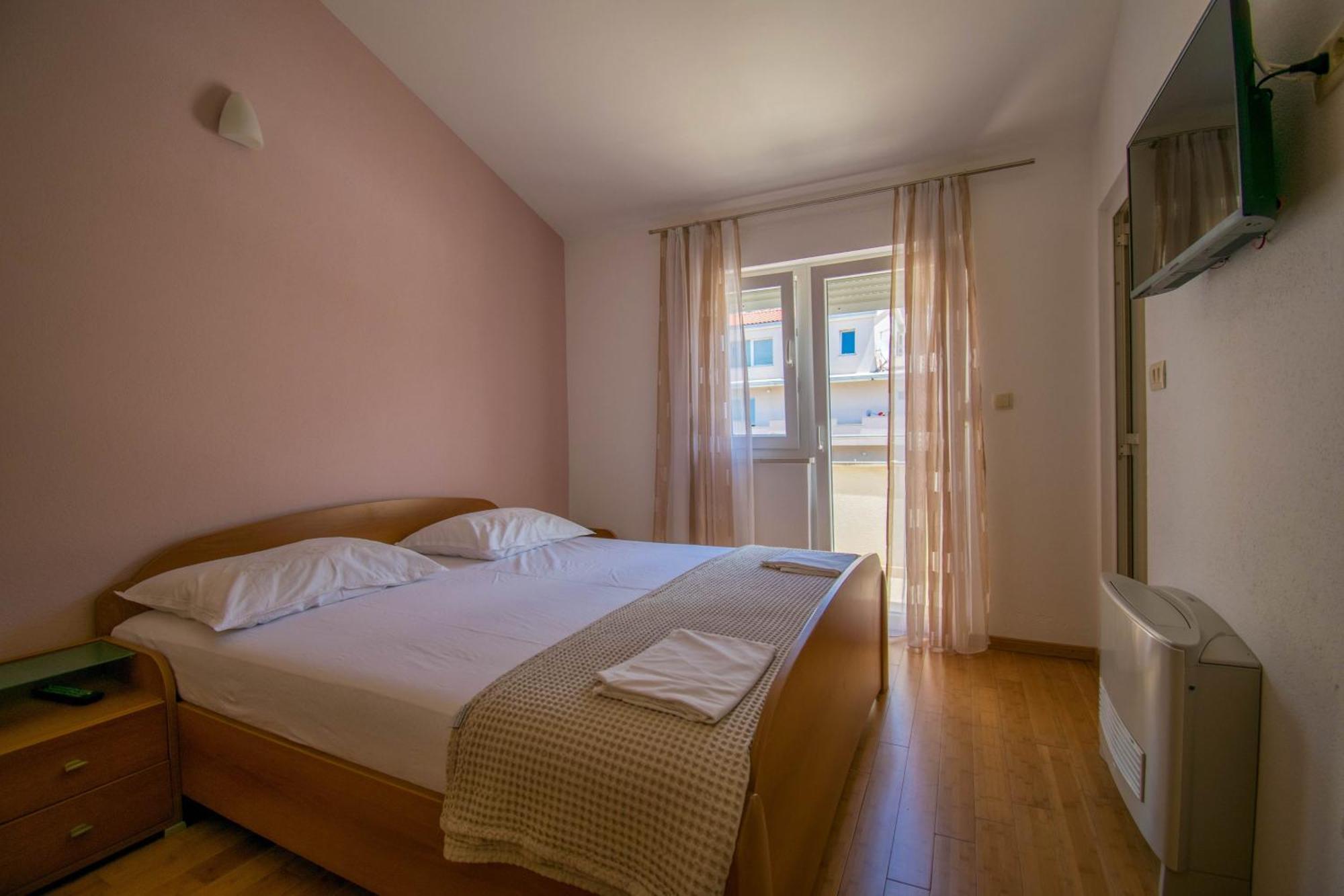 Villa Kameni Dvori Baska Voda Bilik gambar