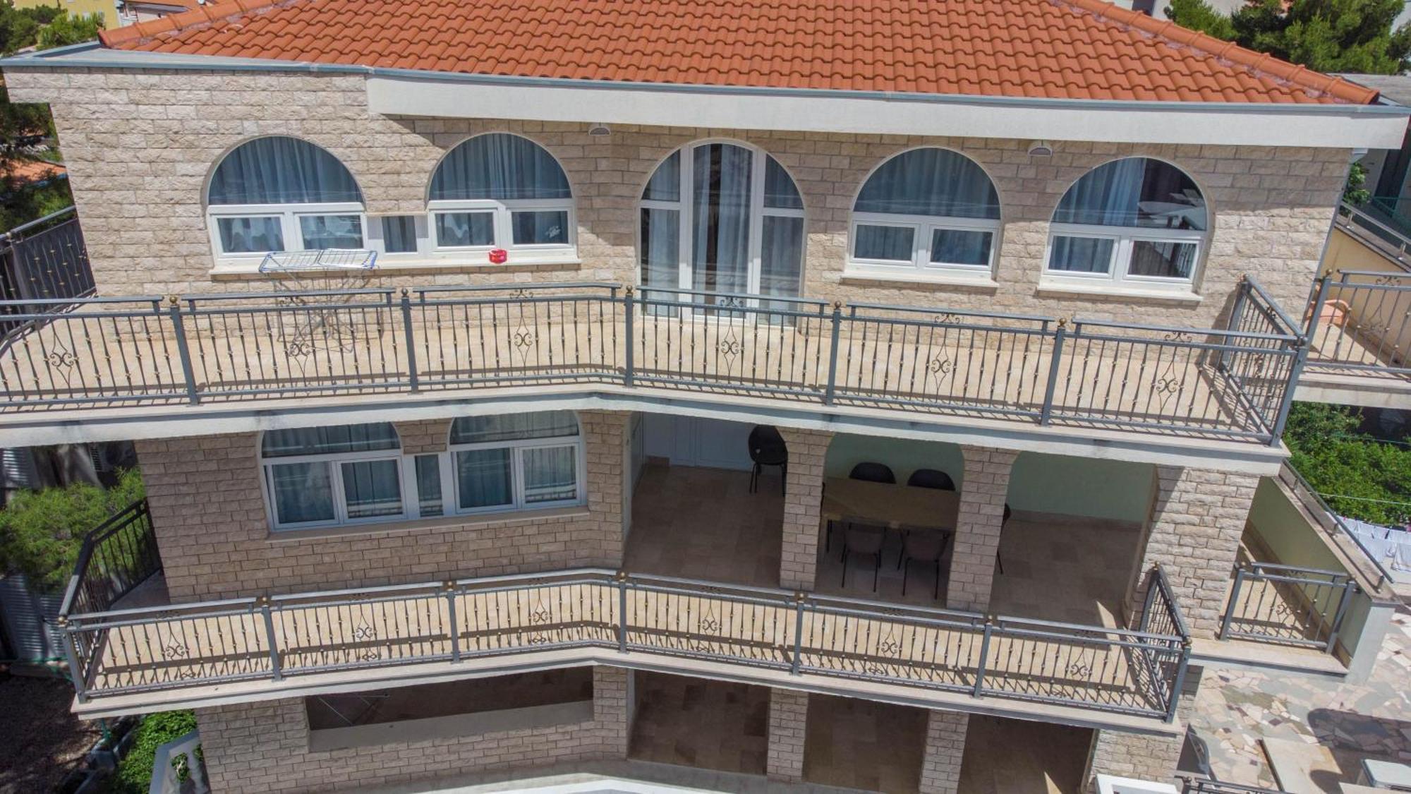 Villa Kameni Dvori Baska Voda Bilik gambar